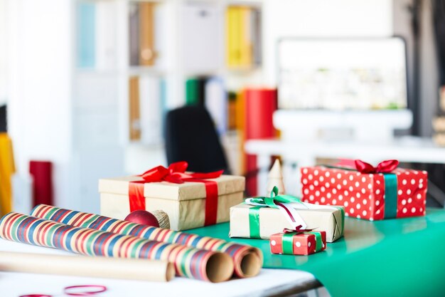 Regalos para Navidad en mesa