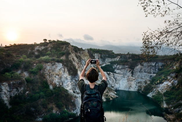 Foto gratuita relajación de viaje de viaje de vacaciones de mujer