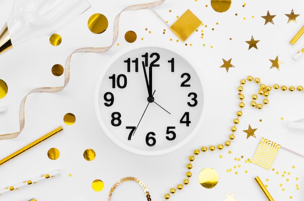 Reloj de celebración de año nuevo 2020 y accesorios