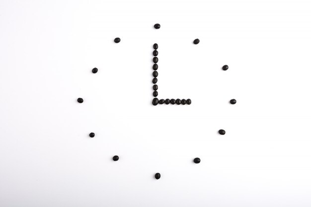 Reloj minimalista hecho de bolitas
