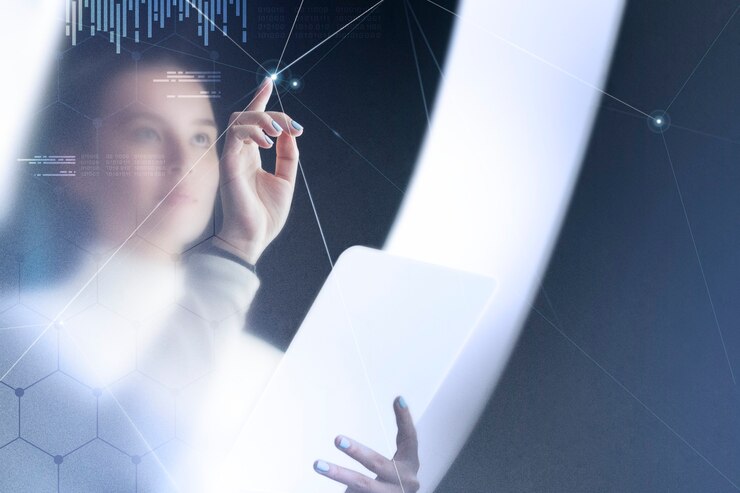 Foto gratuito remix de tecnología de redes futurista con mujer usando pantalla virtual