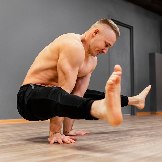 Rendimiento de breakdance masculino