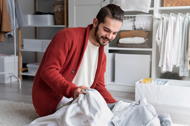 Foto gratuita renovación de vestuario para el invierno