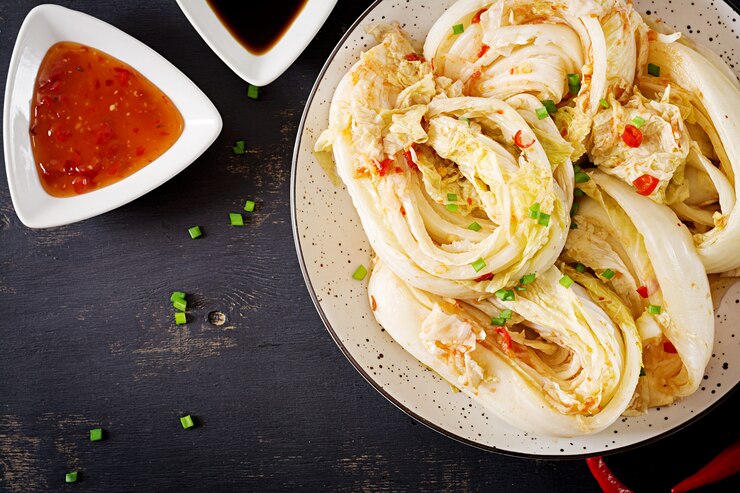 Foto gratuito repollo kimchi en un tazón