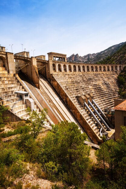 represa en el río Segre. Lleida