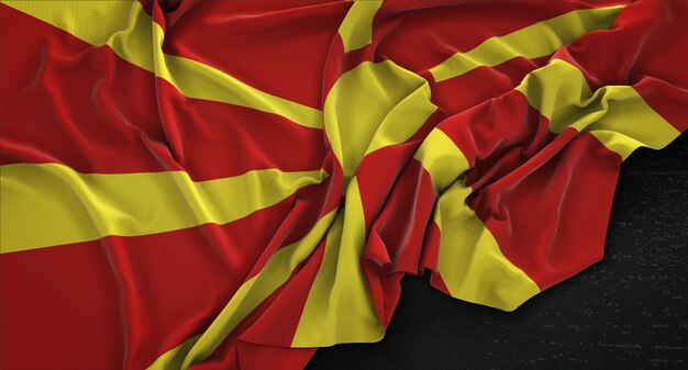 República de Macedonia Bandera Arrugada Sobre Fondo Oscuro 3D Render