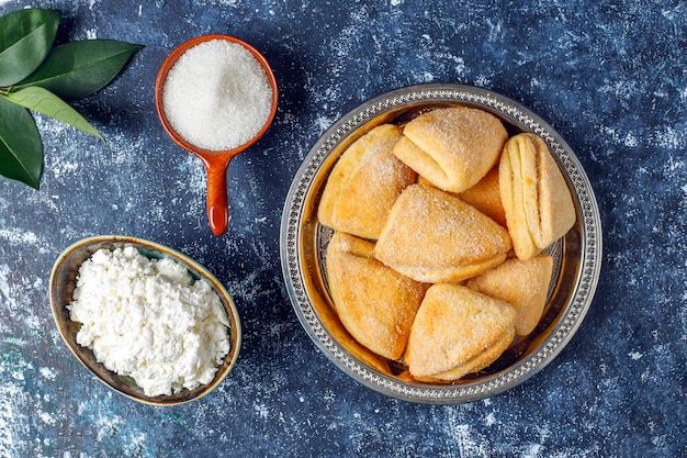 Requesón y galletas de azúcar