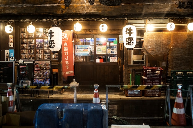 Restaurante de comida callejera japonesa por la noche