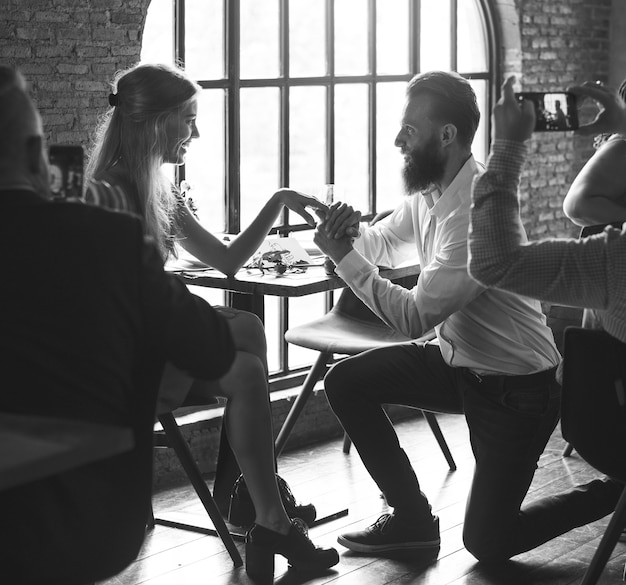 Foto gratuita restaurante que enfría concepto de estilo de vida con clase reservado