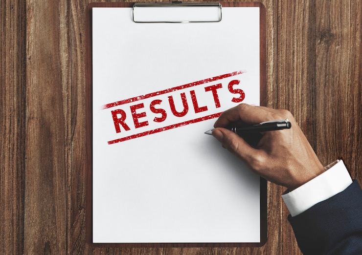 Foto gratuito los resultados evalúan el progreso del concepto de productividad de resultados