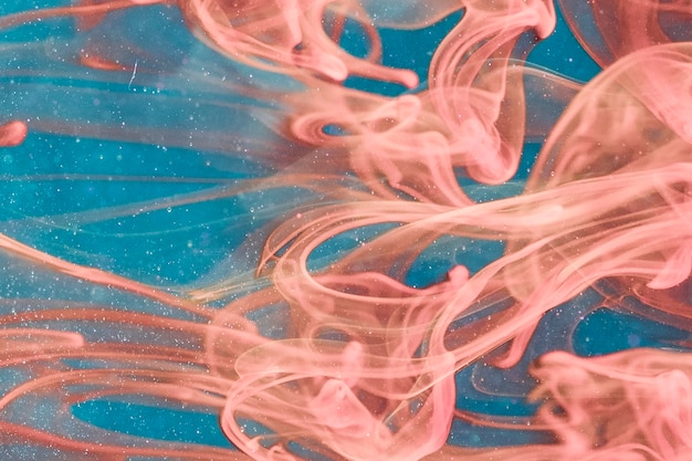 Resumen de medusas espumosas bajo el agua en aceite
