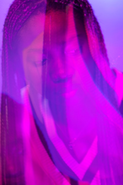Retrato abstracto vaporwave de mujer