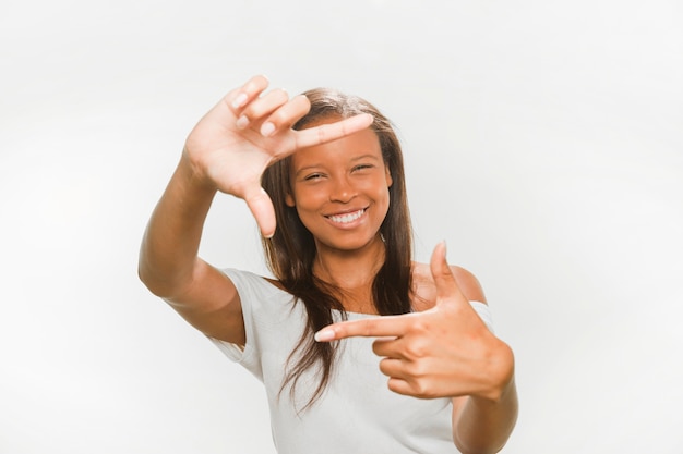 Retrato de una adolescente africana feliz