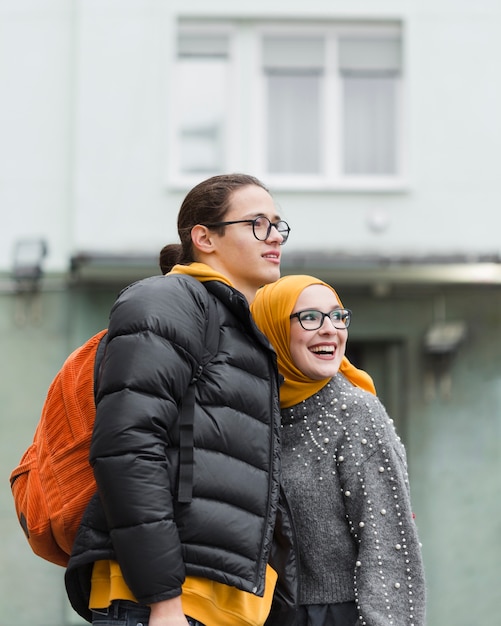 Foto gratuita retrato de adolescentes lindos para una foto