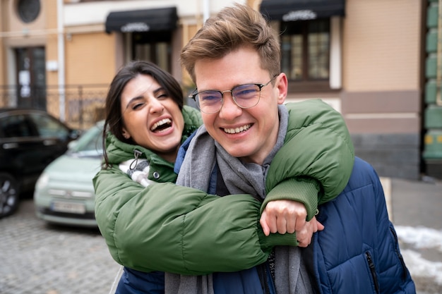 Retrato de amigos pasando un buen rato juntos