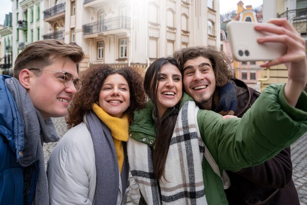 Retrato de amigos pasando un buen rato juntos