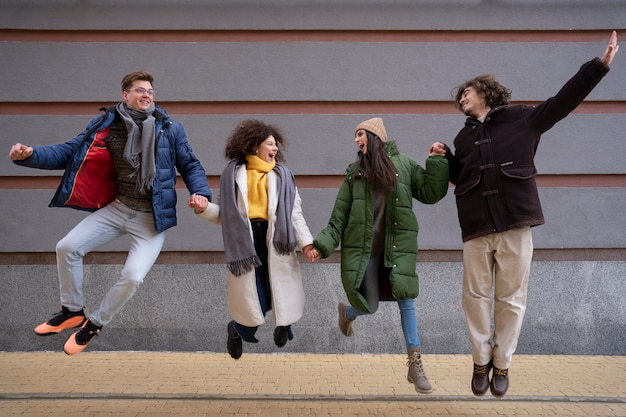 Retrato de amigos pasando un buen rato juntos