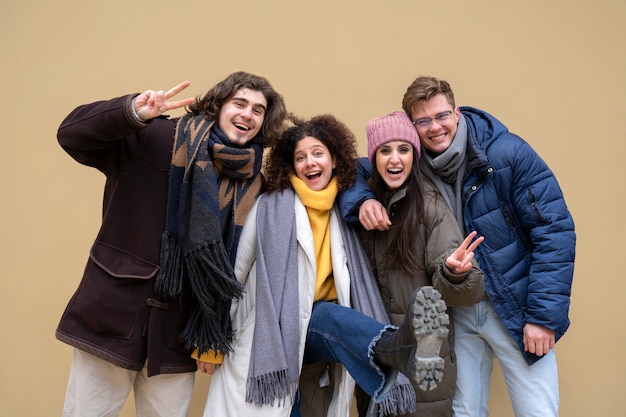 Retrato de amigos pasando un buen rato juntos