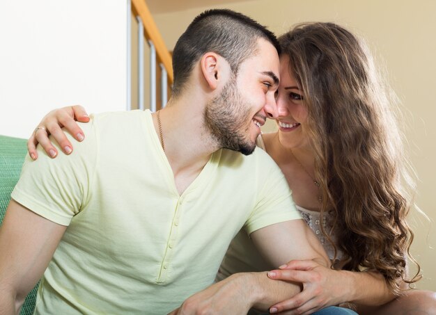 Retrato de amor joven pareja