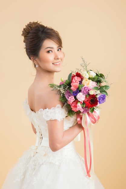 Retrato asiático hermoso de la novia