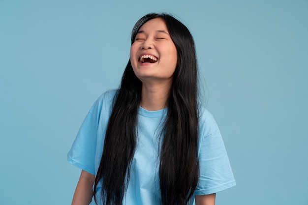 Retrato, de, asiático, niña adolescente, sonriente