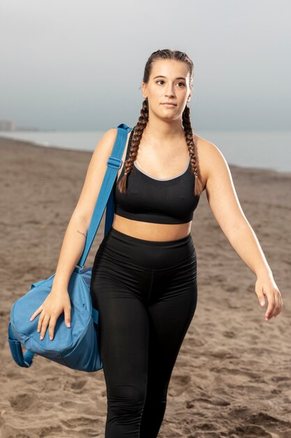 Retrato de atleta en forma en ropa deportiva