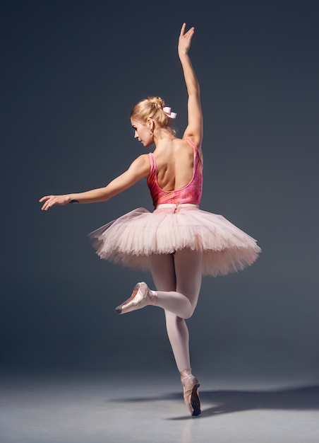 Retrato de la bailarina en pose de ballet