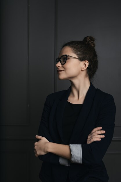 Retrato de una bella joven empresaria