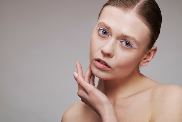 Retrato de belleza de mujer joven