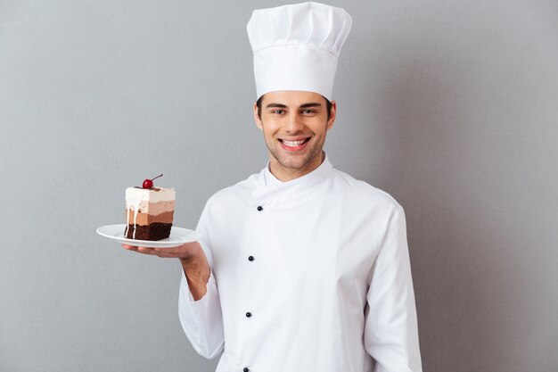 Retrato de un chef masculino feliz satisfecho