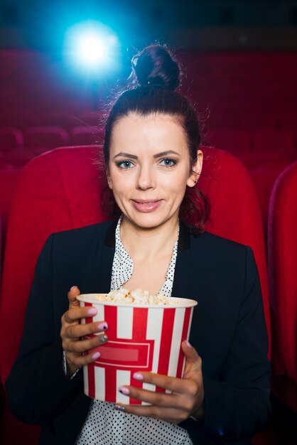 Retrato de chica en el cine