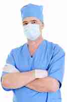 Foto gratuita retrato de cirujano de sexo masculino maduro con máscara y guantes médicos