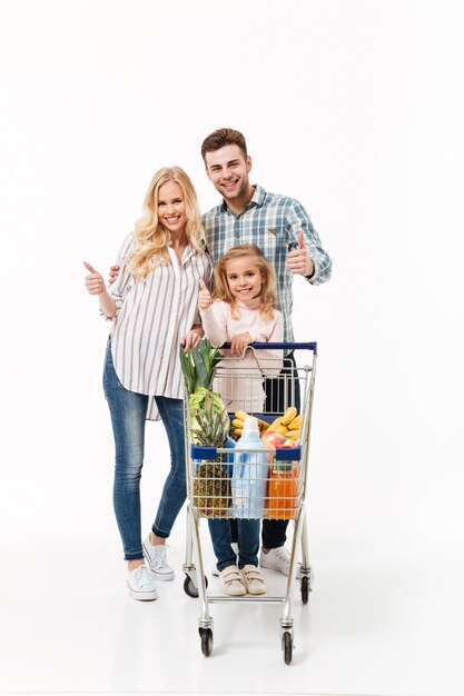 Retrato de cuerpo entero de una familia feliz