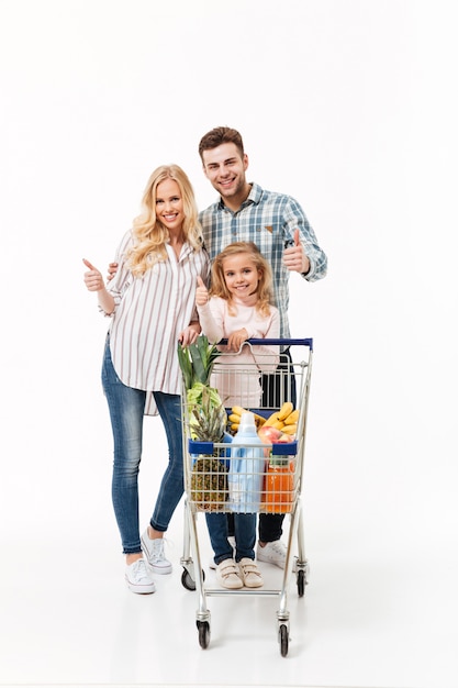 Retrato de cuerpo entero de una familia feliz