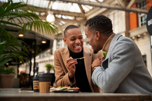 retrato, de, dos, gay, hombres negros, enamorado