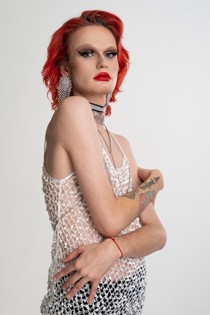 Retrato de drag queen de tiro medio