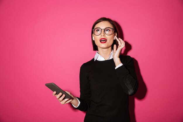 Retrato de una empresaria atractiva alegre