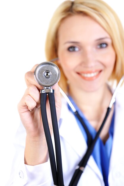 Retrato de enfermera feliz y exitosa con estetoscopio