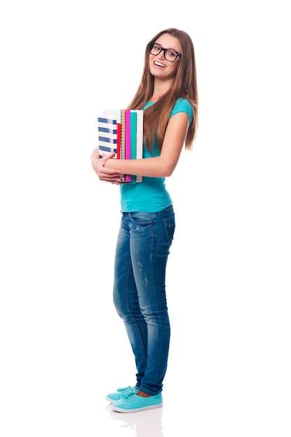 Retrato de estudiante sonriente y hermosa