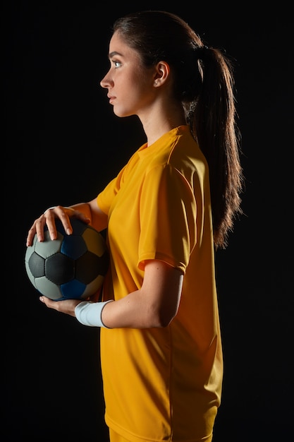 Retrato de estudio de un jugador de balonmano