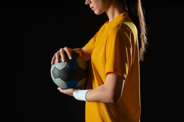 Retrato de estudio de un jugador de balonmano