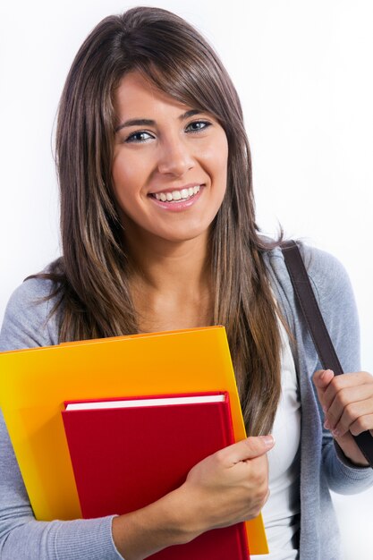 Retrato de estudio de la lectura de la joven y bella mujer