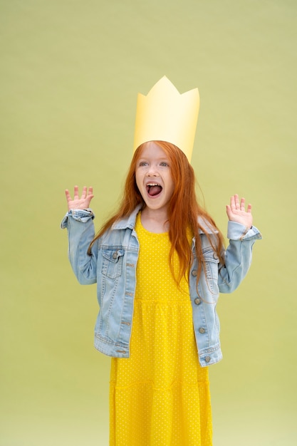 Foto gratuita retrato de estudio de niño aislado