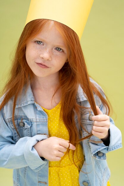 Retrato de estudio de niño aislado