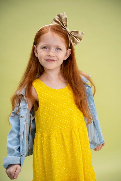 Retrato de estudio de niño aislado