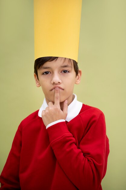 Retrato de estudio de niño aislado