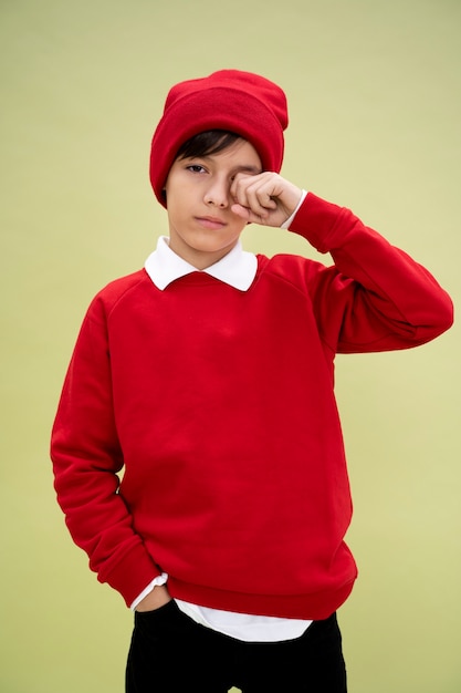 Foto gratuita retrato de estudio de niño aislado