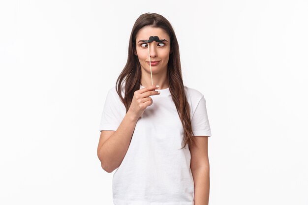 retrato, expresivo, mujer joven, llevando gafas, máscara