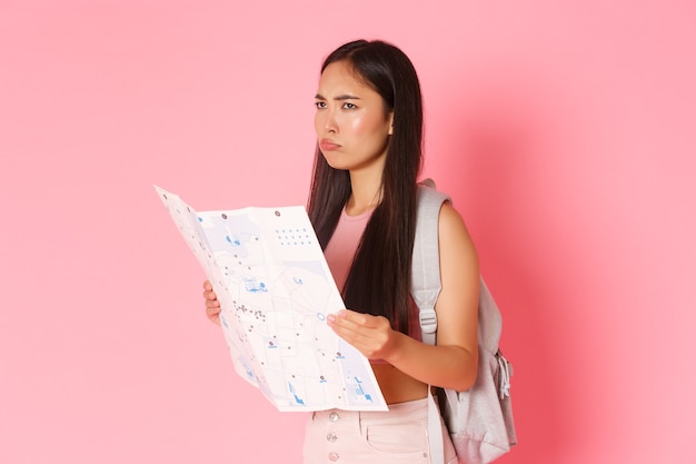 Retrato, expresivo, mujer joven, tenencia, mapa