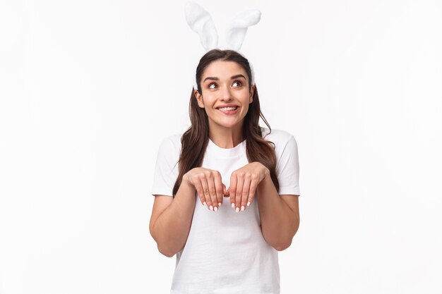 retrato, expresivo, mujer joven, uso, orejas de conejo